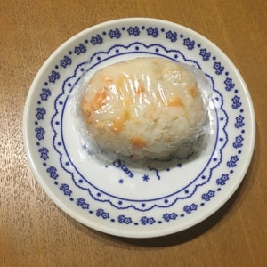 ごま鮭おにぎり